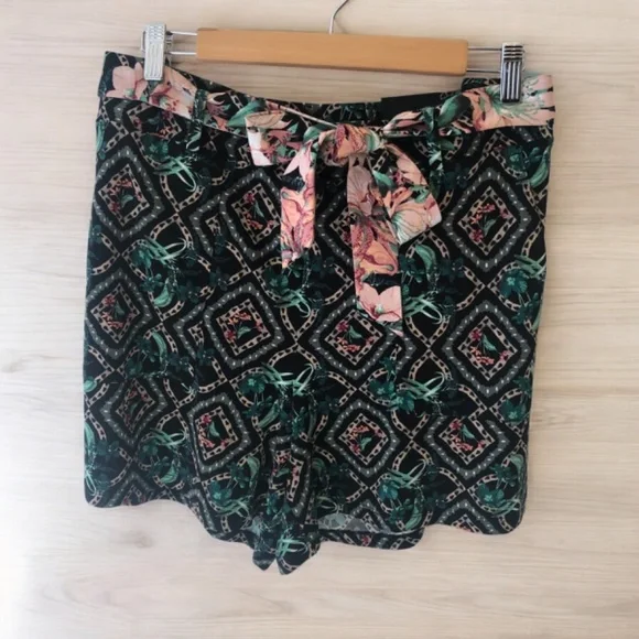 WHBM High-Rise Matte Jersey Shorts size L - Picture 5 of 11